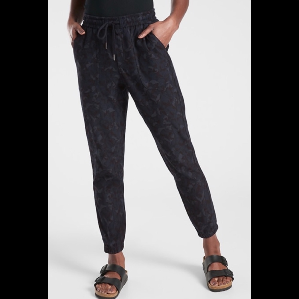 NWOT Athleta Farallon Stratum Camo Jogger